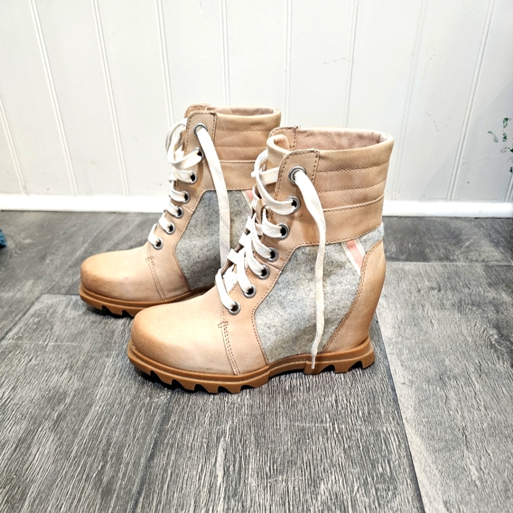 Sorel Tan and Gray Lace Up Boots with Durable Sole